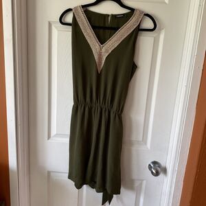 Fashion Women’s Large Green Jumper  Sleeveless V Neck Keyhole Crocheted